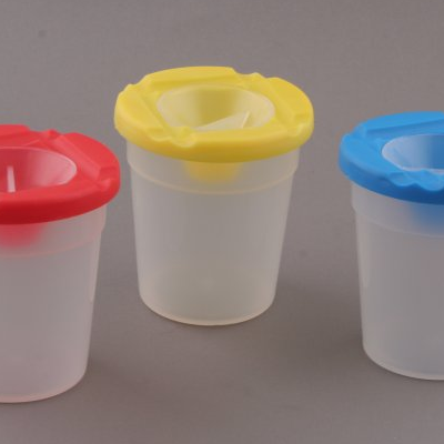 Tropffreier Plastikbecher