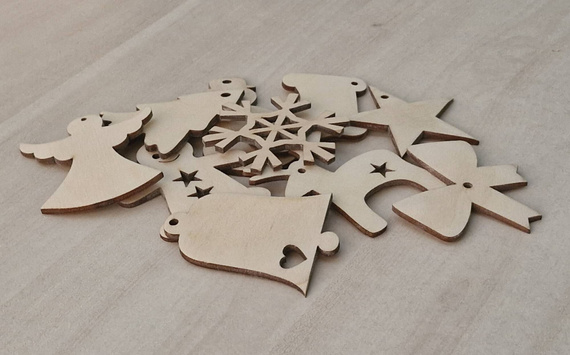 Anhänger aus Holz als Dekoration - Rentier - Dekor Ornament
