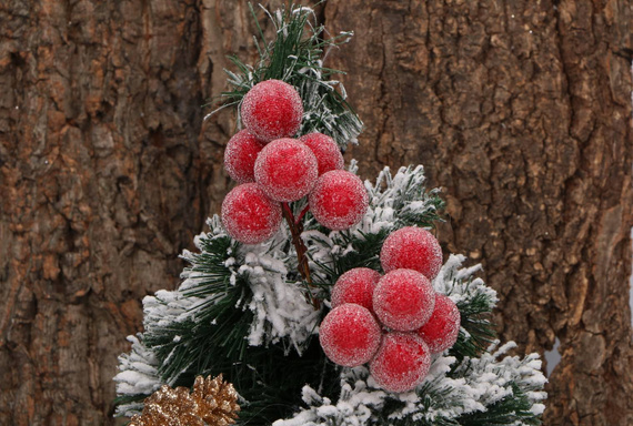 Mattierte Kugeln auf rotem Draht - ca. 6 Stk