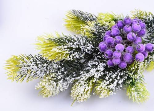 Gefrostete Beeren - lila - 1 Zweig mit 40 Beeren