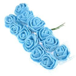 Blaue Schaumstoffblumen mit Tüll