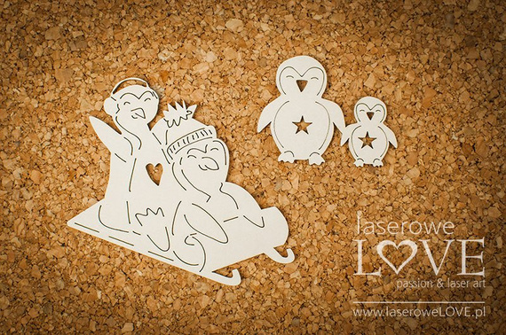 LASEROWE LOVE Dekorpappe Die Cut Chipboard Dekoration - Pinguine auf einem Schlitten